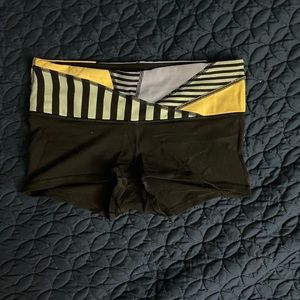 Lululemon Size 6 Reversible Bike Shorts